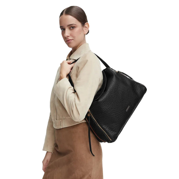 Borsa a spalla Donna con dettagli zip Nero, su modella