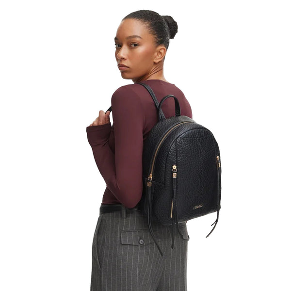 Zainetto Donna con tasche con zip Nero modella