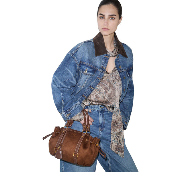 Borsa bauletto Donna in microfibra marrone su modella