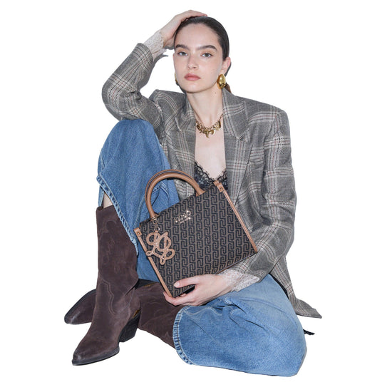 Borsa a mano Donna in tessuto jacquard logato modella