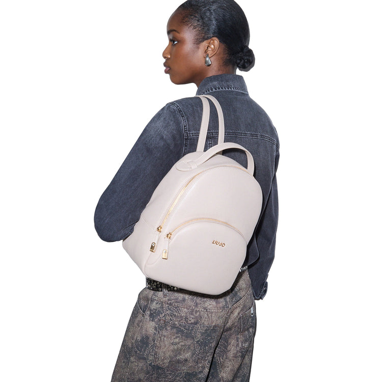 Zaino Donna effetto bottalato beige modella