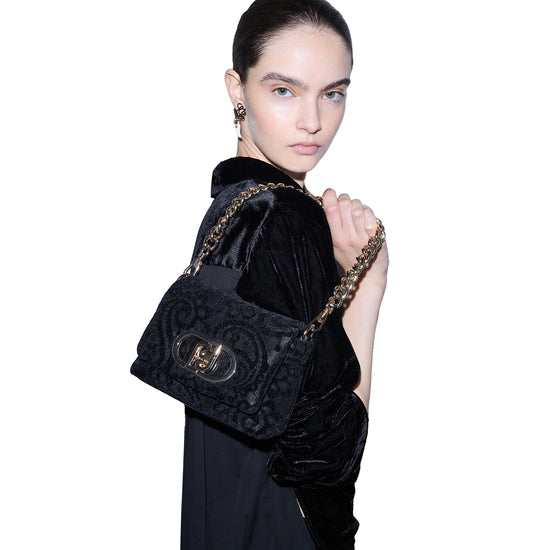Borsa piccola Donna LaPuffy in pizzo nero modella