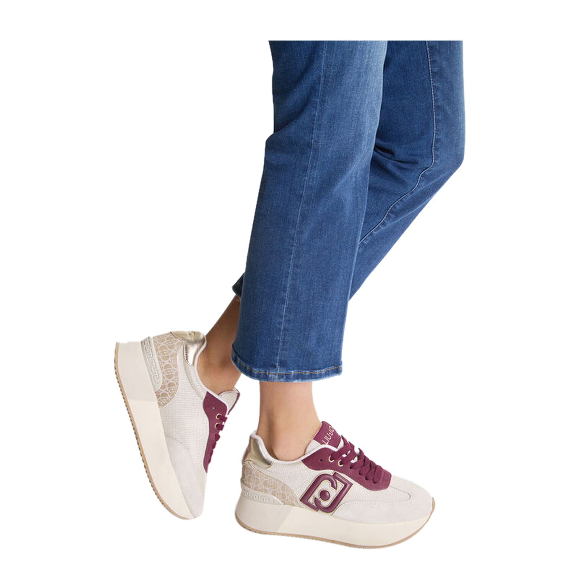 Modella con Sneakers Donna monogram e brighty mesh bianco e rosso