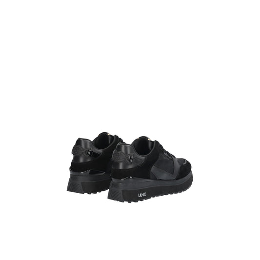 Acquista subito le Sneakers Donna, con inserti in nylon e vernice, morsetto in gomma con logo sul tallone e patch logo sulla linguetta, firmate LiuJo su Martini 900: vieni a scoprire tutta la collezione sul nostro sito
