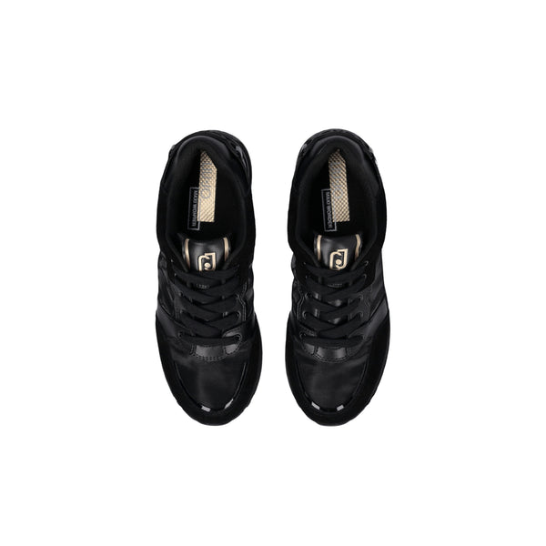 Acquista subito le Sneakers Donna, con inserti in nylon e vernice, morsetto in gomma con logo sul tallone e patch logo sulla linguetta, firmate LiuJo su Martini 900: vieni a scoprire tutta la collezione sul nostro sito