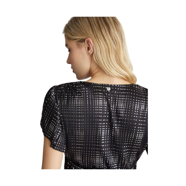 Dettaglio ravvicinato retro Blusa con strass e cintone elastico