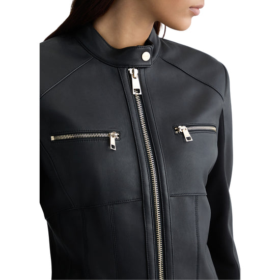 Giacca da Donna modello biker nero in pelle modella frontale ravvicinata