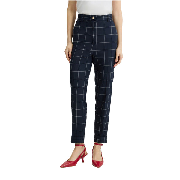 Pantaloni Donna motivo check con risvolto al fondo modella frontale