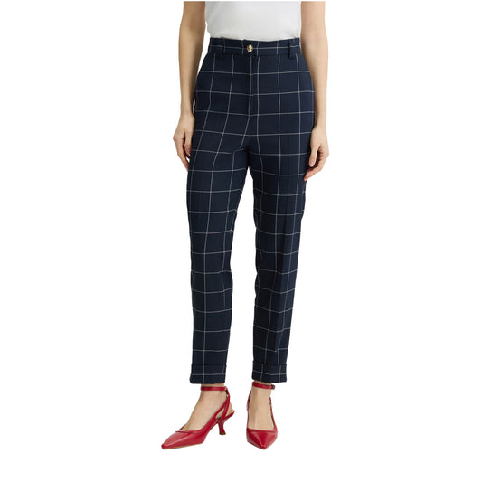 Pantaloni Donna motivo check con risvolto al fondo modella frontale