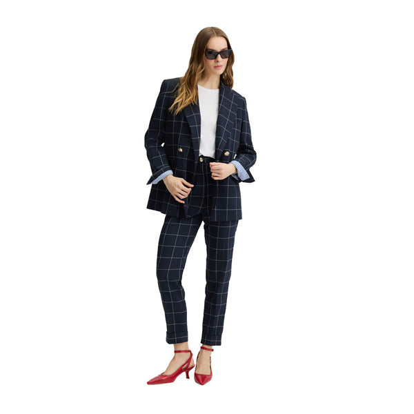 Pantaloni Donna motivo check con risvolto al fondo modella intera frontale