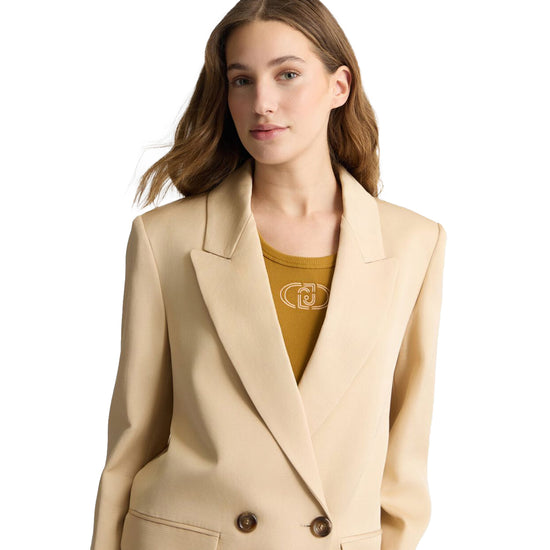 Blazer Donna doppiopetto tinta unita beige  modella frontale ravvicinata