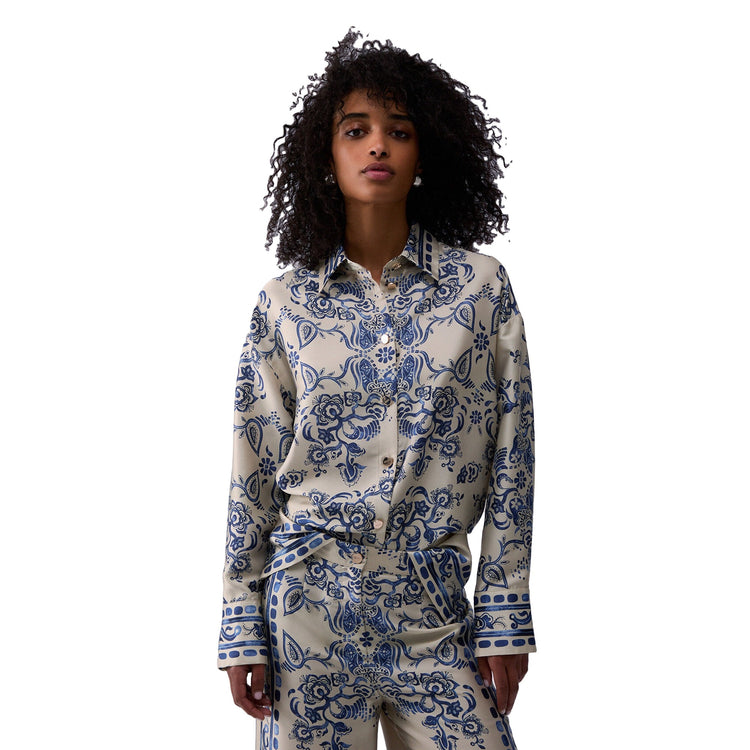 Camicia Donna con stampa foulard modella frontale