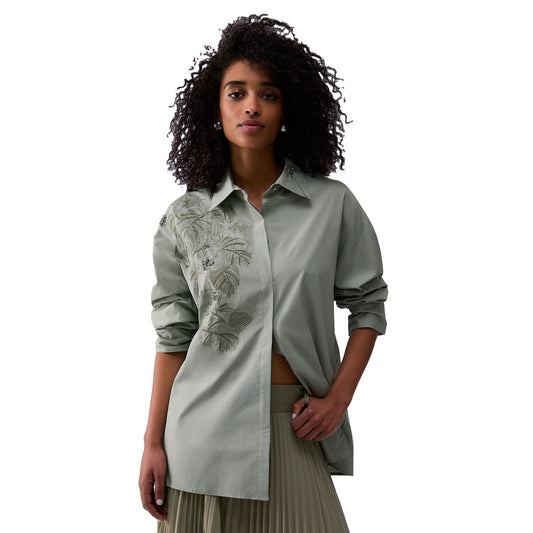 Camicia Oversize Donna con ricamo Verde modella frontale