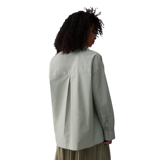 Camicia Oversize Donna con ricamo Verde modella retro