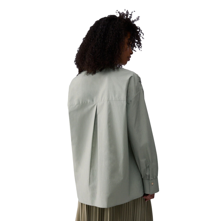 Camicia Oversize Donna con ricamo Verde modella retro
