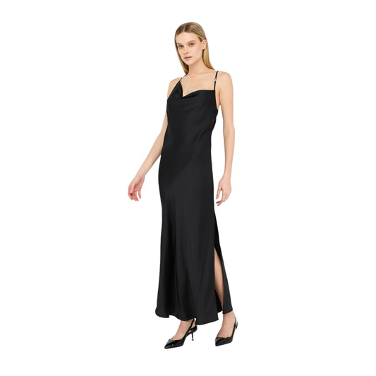 Abito Donna lungo elegante in raso nero modella