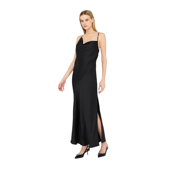 Abito Donna lungo elegante in raso nero modella