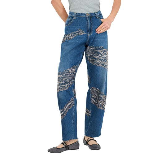 Jeans Donna balloon con borchie e strass modella frontale