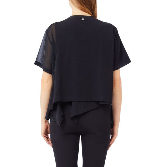 T-shirt Donna dal taglio asimmetrico Nero modella retro