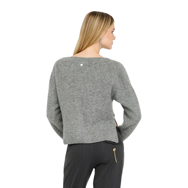 Maglione Donna a coste grigio con gioielli laterali modella retro