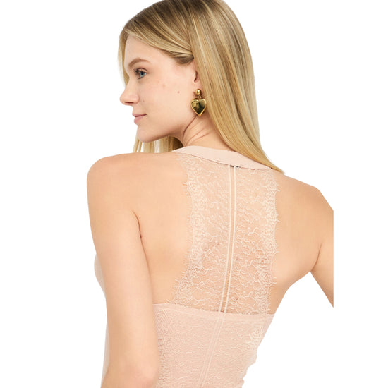 Top Donna con dettagli in pizzo Rosa modella retro ravvicinata