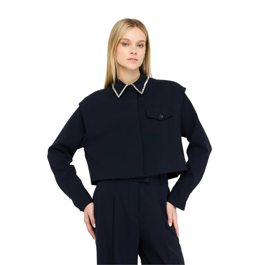 Camicia Donna con colletto con strass in colore blu scuro modella frontale