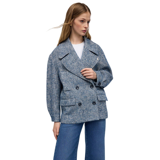 Cappotto Donna in lana e alpaca modella frontale