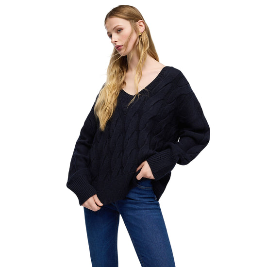 Maglione Donna in lana a trecce Blu scuro modella frontale