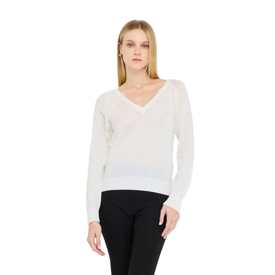 Maglia Donna in lana con pizzo Bianco modella frontale