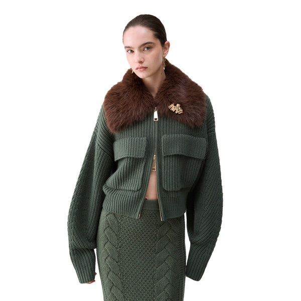 Bomber Donna in lana verde con colletto teddy modella frontale