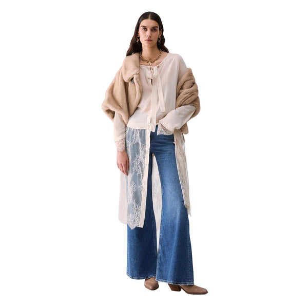 Camicia lunga Donna con pizzo beige chiaro modella intera frontale