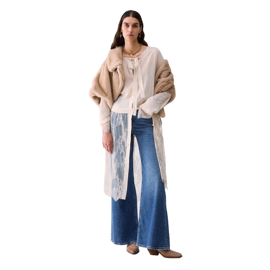 Camicia lunga Donna con pizzo beige chiaro modella intera frontale