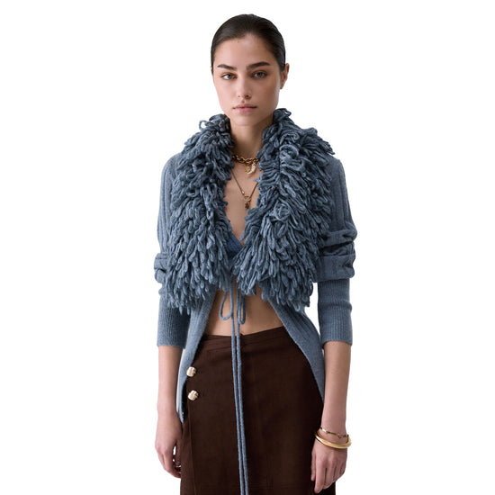 Cardigan Donna con colletto voluminoso azzurro, modella frontale