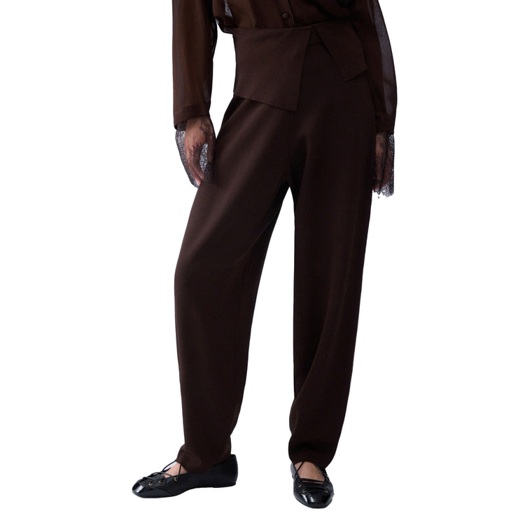 Pantalone Donna in morbida maglia Marrone modella frontale