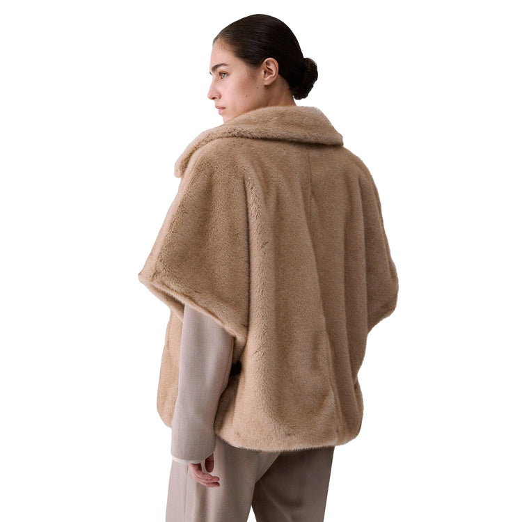 Cappotto Donna in pelliccia sintetica beige, modella retro