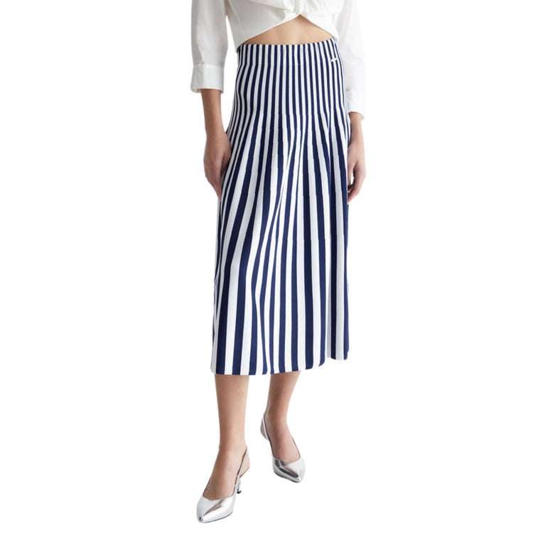 Women's skirt with striped pattern