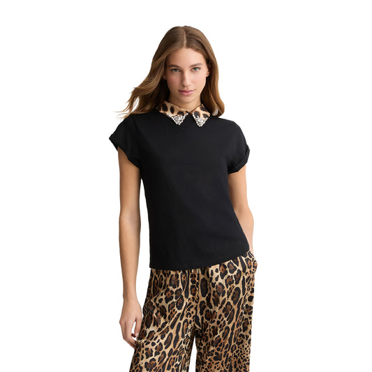 T-shirt Donna con colletto e gioielli Nero modella frontale
