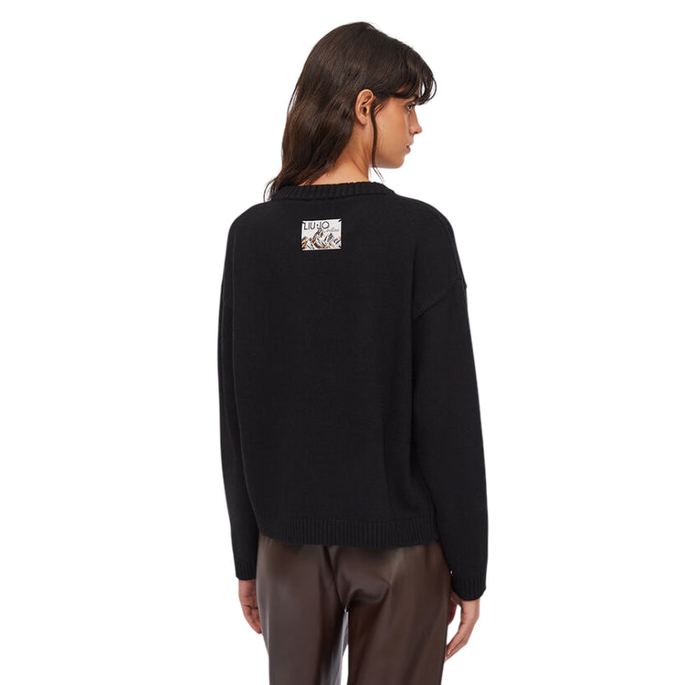 Maglia Donna in nero con ricamo frontale modella retro