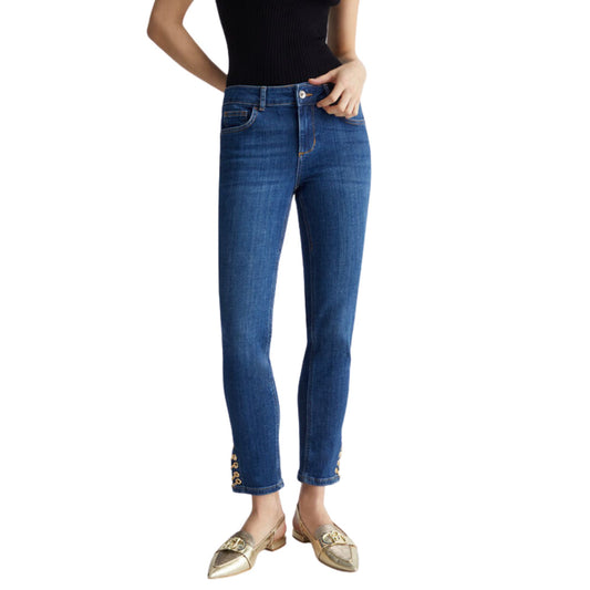 Jeans Donna con catene in metallo sul fondo