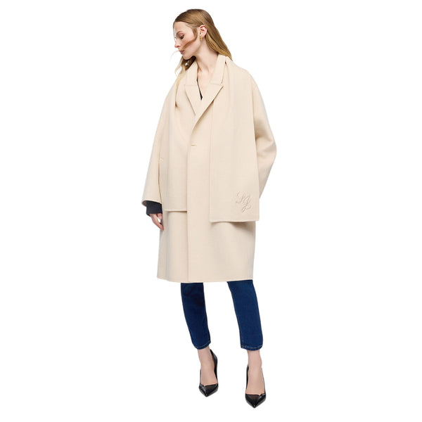 Cappotto Donna in lana con sciarpa Beige modella 