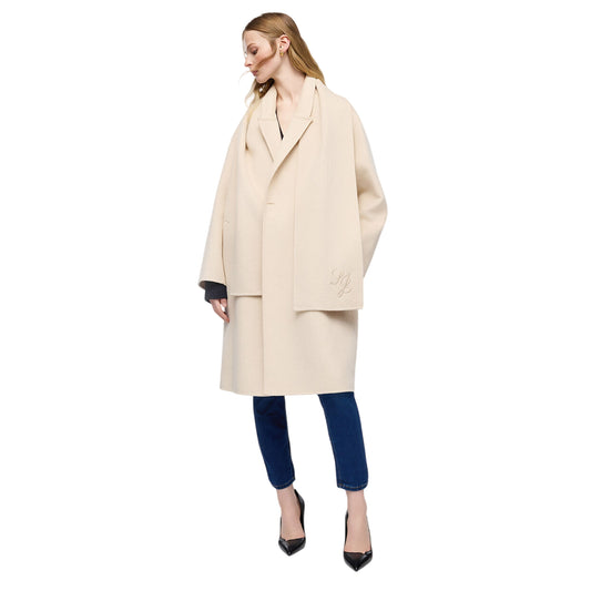Cappotto Donna in lana con sciarpa Beige modella 