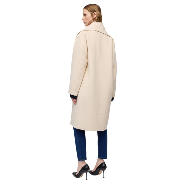 Cappotto Donna in lana con sciarpa Beige modella retro