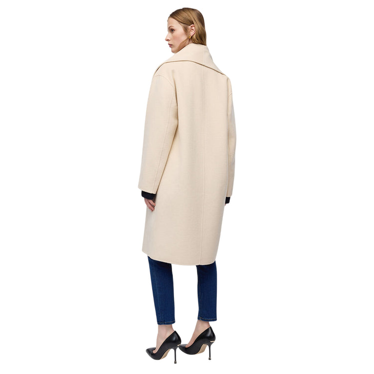 Cappotto Donna in lana con sciarpa Beige modella retro