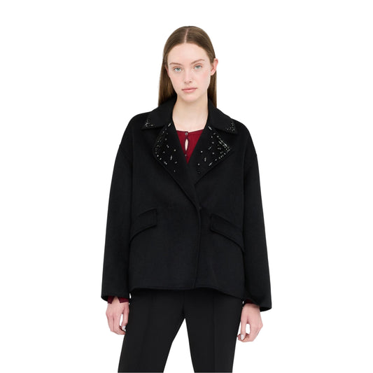 Acquista subito il Cappotto Donna, realizzato in mista lana,  tasche con patta e chiusura con bottoni a pressione nascosti, firmato Liu Jo da Martini 900: vieni a scoprire tutta la collezione sul nostro sito
