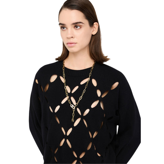 Maglia Donna in lana nera con motivo cut-out modella frontale ravvicinata