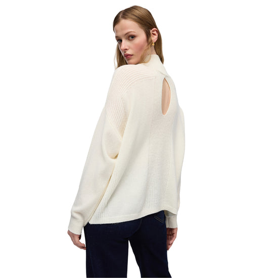 Maglia Donna in lana tinta unita bianca modella retro