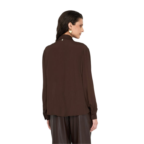 Acquista subito la Camicia Donna, realizzata in morbido tessuto, maniche lunghe, inserti in raso ton sur ton, firmata Liu Jo su Martini 900: vieni a scoprire tutta la collezione sul nostro sito