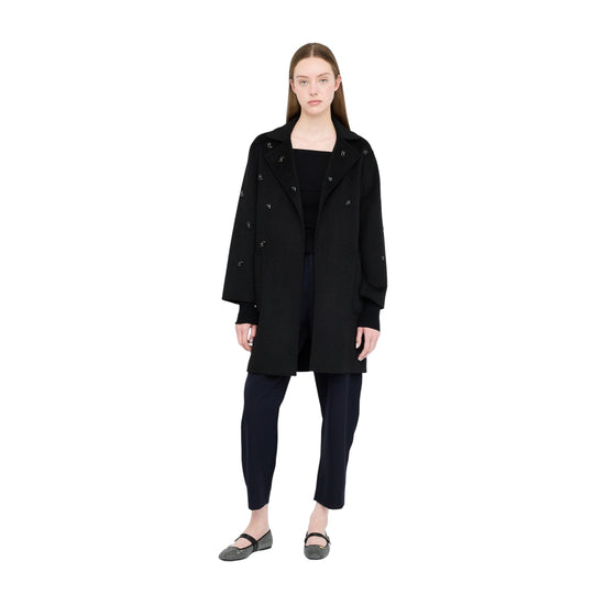 Cappotto Donna in lana con ricami gioiello modella frontale
