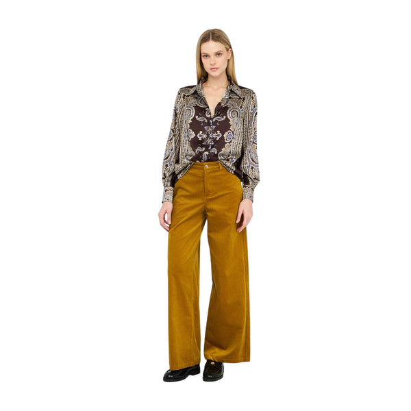 Camicia Donna in twill stampato all over modella intera frontale