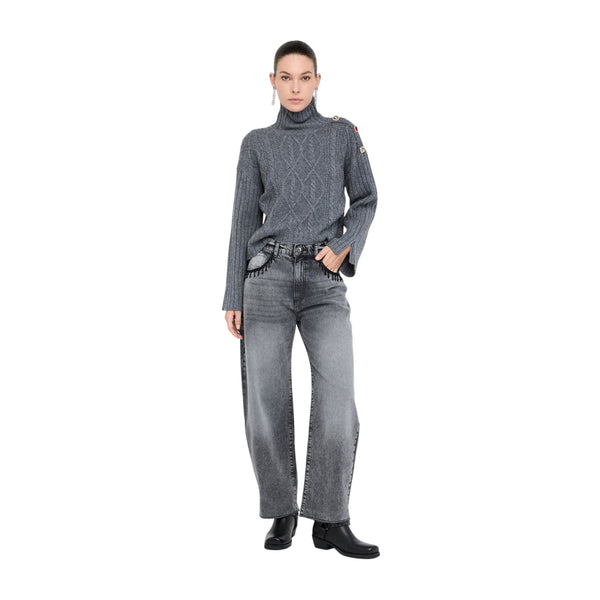 Dolcevita Donna in lana con bottoni gioiello Grigio modella intera frontale